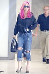 Jenny McCarthy se suma a la moda del pelo rosa
