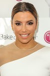 Eva Longoria con las pestañas extralargas 