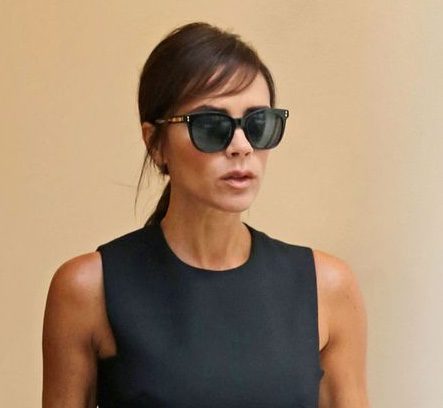 Victoria Beckham con el flequillo ladeado