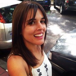 Adriana Ugarte vuelve al moreno y se deja flequillo