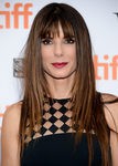 Sandra Bullock con melena lisa y flequillo en el Festival de Cine de Toronto 2015