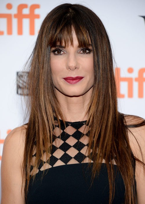 Sandra Bullock con melena lisa y flequillo en el Festival de Cine de Toronto 2015