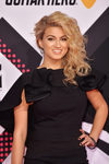 Tori Kelly con la melena midi ladeada en los MTV EMA 2015