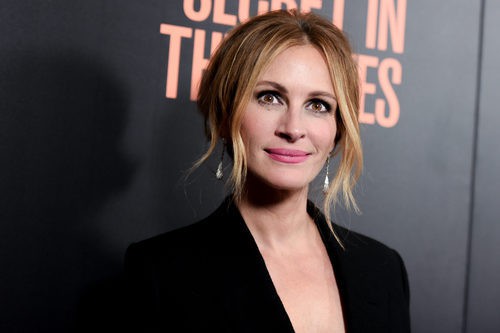 Julia Roberts con un maquillaje rosado