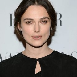 Keira Knightley apuesta por una tez pálida con su maquillaje nude
