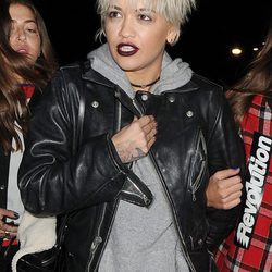 Rita Ora corta su pelo por lo sano
