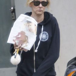 Kimberly Stewart celebra la llegada de la Navidad desmelenada