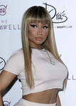 Nicki Minaj renueva su imagen con flequillo y cabello rubio