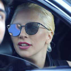 Lady Gaga vuelve a ser rubia tras homenajear a David Bowie en los Grammy 2016