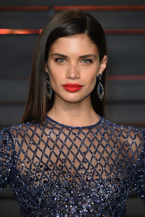 Sara Sampaio en la fiesta post-Oscar 2016 de Vanity Fair