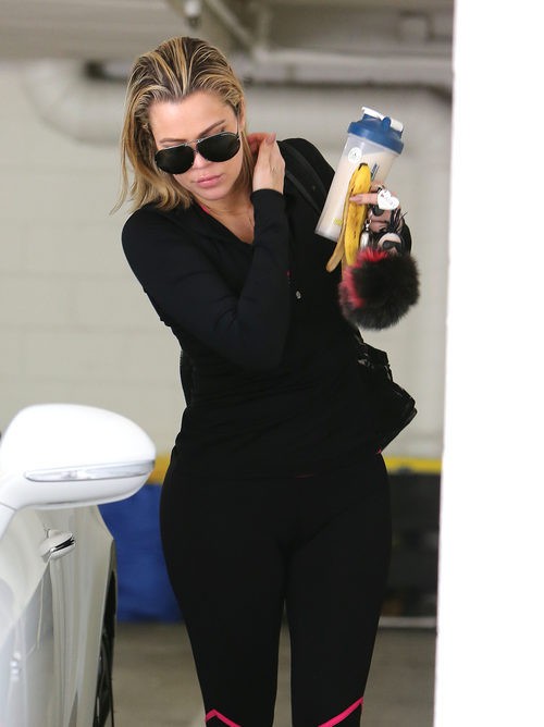 Khloe Kardashian con raíces y puntas secas