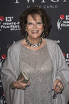 Claudia Cardinale con un flequillo extraño