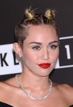 Miley Cyrus y sus colas de cabello