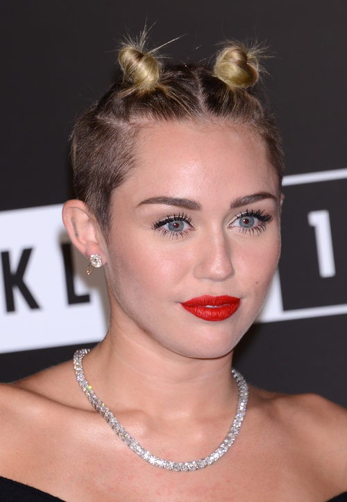 Miley Cyrus y sus colas de cabello