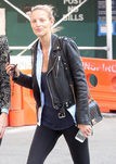 Karolina Kurkova sin maquillaje y despeinada