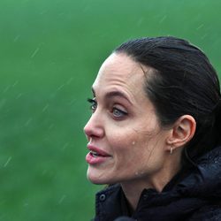 Angelina Jolie se moja por los refugiados Sirios
