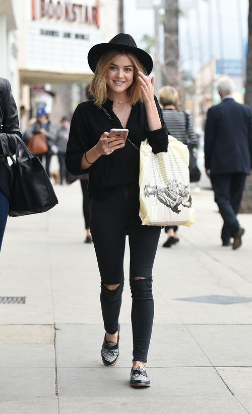 Lucy Hale de compras en Studio City