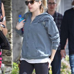Emma Roberts saliendo del gimnasio de Los Angeles sin maquillaje