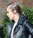 Cara Delevingne en las calles de Nueva York con ondas al agua