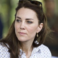 Kate Middleton con look safari en su visita oficial a la India