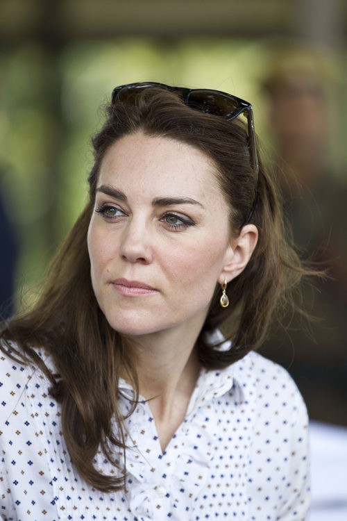 Kate Middleton con look safari en su visita oficial a la India