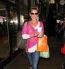 Katherine Heigl paseando por las calles de Los Angeles con look de señora