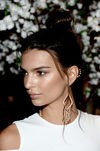 Emily Ratajkowski en el desfile de See-Now-Buy-Now alice + olivia By Stacey Bendet And Neiman Marcus