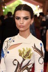 Emily Ratajkowski en 2015 'China: Through The Looking Glass