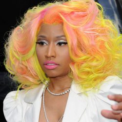Nicki Minaj con pelo fluor en American Idol 2012