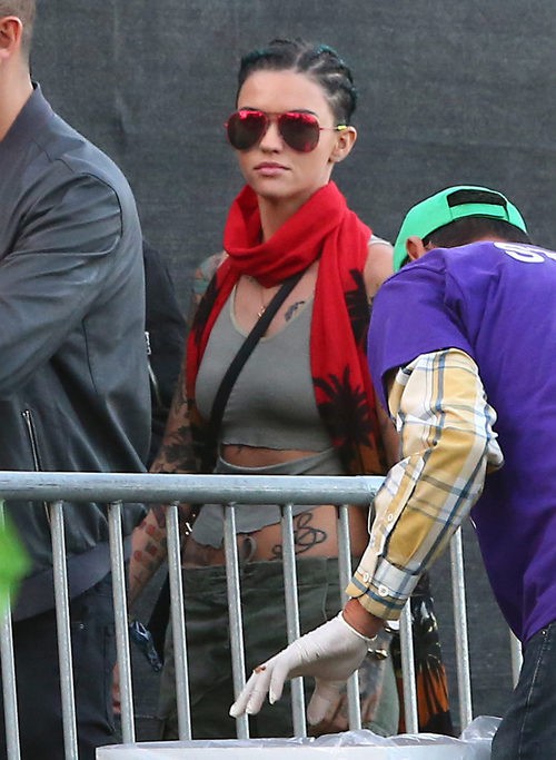 Ruby Rose con trenzas verdes en Coachella 2016