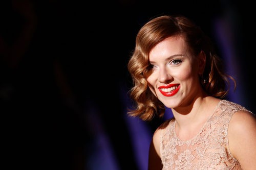 Scarlett Johansson en 2011 Milan Fashion Week Womenswear Spring Dolce & Gabbana