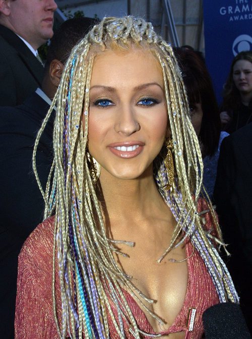 Christina Aguilera con trenzas de Whoopie Goldberg