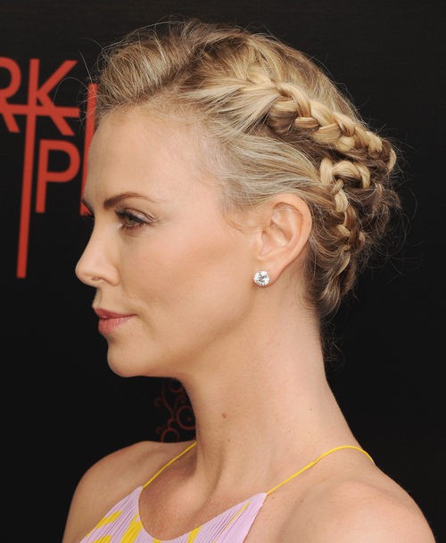 Charlize Theron con un recogido trenzado