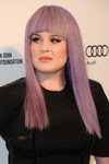 Kelly Osbourne con un corte de media melena y flequillo recto