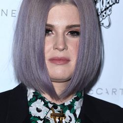 Kelly Osbourne con un corte de pelo bob en pico