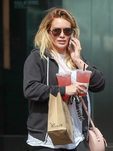 Hilary Duff caminando en California
