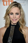 Rachel McAdams con un corte de media melena y ondas naturales