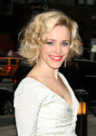 Rachel McAdams con un corte bob con ondas marcadas y fleco ladeado