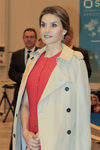 La Reina Letizia con un recogido bajo y un make up natural en un acto en Sevilla