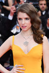 Anna Kendrick con una melena vintage en la inauguración de Cannes 2016