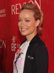 Olivia Wilde con melena rubia y coleta alta