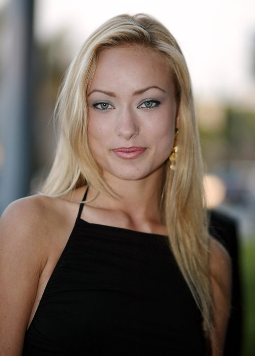 Olivia Wilde rubia y cabello liso
