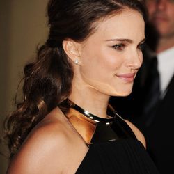 Natalie Portman con medio recogido con volumen