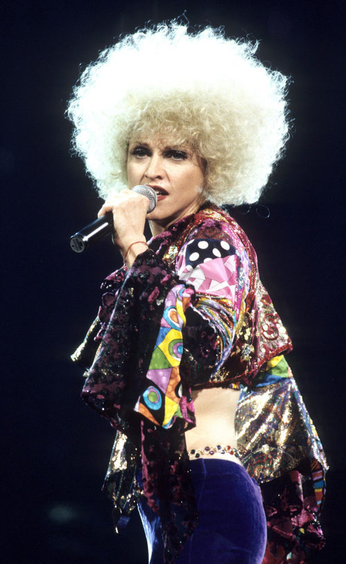 Madonna con el pelo afro
