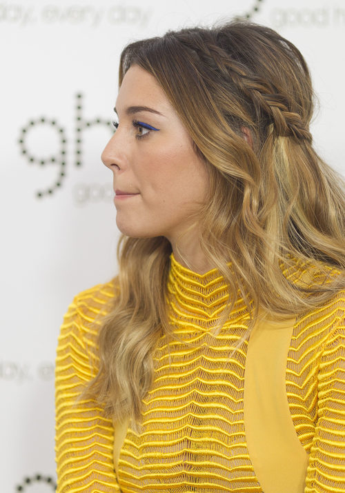 Blanca Suárez con trenza ladeada y cabello suelto