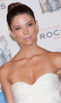 Juana Acosta con moño alto