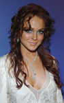 Lindsay Lohan el peinado suelto y un make up llamativo