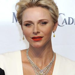 La Princesa Charlene de Mónaco con los labios rojos en el Festival de TV de Montecarlo 2016