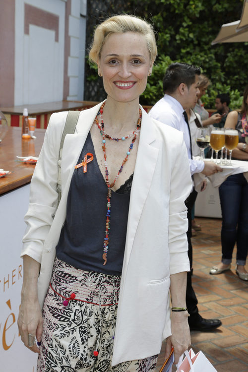Laura Pamplona con ojeras y raíces en un evento de belleza en Madrid