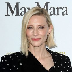 Cate Blanchett con un maquillaje efecto 'cara lavada' y un peinado sencillo